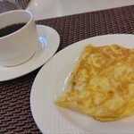 Hotel Windsor Heights  - コーヒーが来てしばらくしてからのチーズオムレツ登場(笑)
