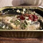 大塚バル LOCAL - オイルサーディン缶詰【アヒージョ】。