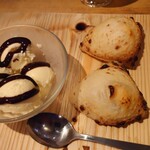 【A】 PIZZA - 濃厚バニラアイスと熱々もちもちパン