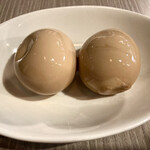 大塚バル LOCAL - ぺいさんちの味玉2個。