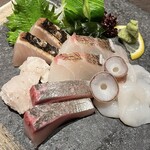 酒菜 竹のした - 刺身盛り合わせ2500円くらい。ミズダコはねっとり濃厚、鯛は熟した味わい、カンパチはコリコリ新鮮、サワラは炙ったいい香り、アナゴは過去一の美味しさ