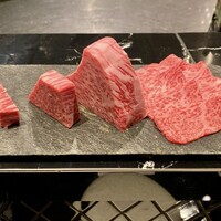 HIKARI - 黒毛和牛 左から シャトーブリアン、ステーキ用サーロイン、焼きすき用サーロイン