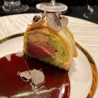 HIKARI - 伝説のハンター 松野さんの蝦夷鹿肉とフォアグラのパイ包み焼き トリュフ マデラ酒のソース