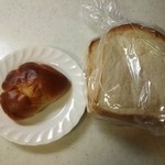 28224466 - クリームパン、食パン