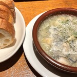 中崎バル ESTRELLA - 牡蠣のアヒージョ　エキスたっぷりでごくごく飲めます