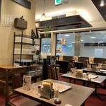 あべのカツサンドパーラー ロマン亭 - 落ち着いた雰囲気の店内