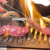 和牛lab K - ④ハラミを丁寧に焼いています