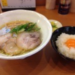 中華そば うえまち - 中華そば塩（780円）＋卵かけごはん（250円）