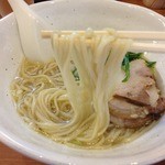 中華そば うえまち - 中華そば塩（780円）麺リフト