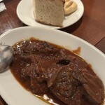 OSTERIA il FUOCO - 馬肉サガリのピリ辛赤ワイン煮込み