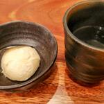 とんかつ小金庵 - 食後のサービス（前回ほどは固くなくて安心（笑））