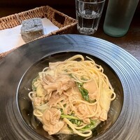 イル・クアドリフォーリオ - 芝海老、帆立貝、きのこのオリーブオイルソース