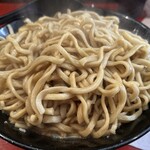 ラーメン二郎 - スープを吸いまくる極太ウェーブ麺。