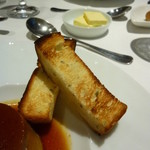 アンフュージョン -  フェンネル風味の自家製蜂蜜パン