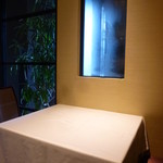 アンフュージョン - 入口付近のワインのお部屋