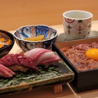 おまかせ牛肉寿司と仙台牛のすき焼き重
