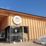 CAFE SHOP FIKA produced by AMAZING COFFEE - 今は雪に囲まれた店舗