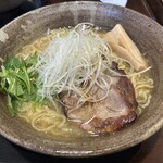 麺らいけん - 「純塩らぁ麺 大盛り」です。さすがの看板メニューだけあって完成度高い一杯です(´∀｀*)