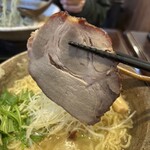 麺らいけん - この炙りチャーシューがほんと良いアクセントです♪