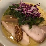 人力俥 - 鶏脂浮かぶベシャメルソース入りのクリーミーなスープ！野菜がオシャレ！