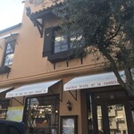 ラ・ブランシュ - ラ　ブランシュといえば、この壁の色　　　　　　　　　　　　ショコラクリーム色？