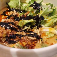 蔭山樓 表参道店 - ヘーゼルナッツ風味の坦々麺