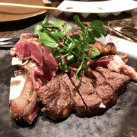 DINING & BAR TABLE 9 TOKYO - 