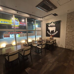 ステーキハウス バルク - テーブル席全１４席