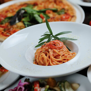 窯焼きピザが楽しめる本格イタリアンブッフェ◎平日時間無制限