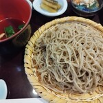 黙坊 - 蕎麦近影。そのまま食べてもおいしいが、熱々の汁にくぐらせて食べるのはホントにおいしい♥