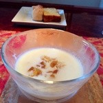 シノワ - ホワイトアスパラの冷製スープ