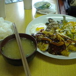 今日の日替わりは、チキンカツとブリの竜田揚げ