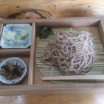 そばや - ざるそば(￥800)  椎茸の佃煮　本わさび付き♡