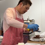 ラ・カーサ・ディ・テツオ オオタ - 一人一人丁寧に説明しながら削ってくれます