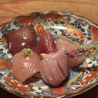 炭火焼鳥とり央 - 最初はお造りからスタート