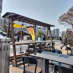 KNEADERS - 外のテラス席