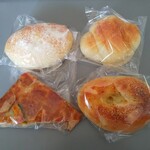 ダーシェンカ - プレミアムくりーむぱん、ふわふわロールパン、トリプルチーズ、石窯ピザ