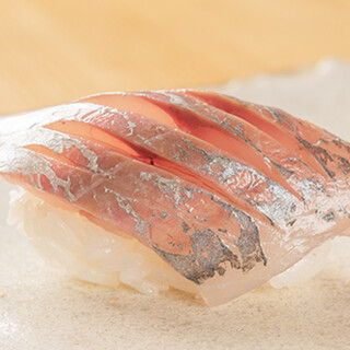 地元食材×職人技が織りなす握り・お摘みメニューが自慢