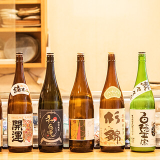 季節ものをはじめ、料理に合わせて厳選した日本酒は約20種類