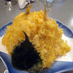 丼なもんや！ - お母さんが揚げたキスの天ぷら