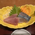 海鮮茶屋 一鮮 - 【2025.1.24(金)】日替りランチ（チキンカツとカキフライ＋刺身2種）990円の刺身2種