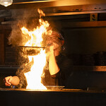 源べえ - 料理写真:名物！鶏モモ炭火焼き　炎の中で炙る光景は圧巻です。