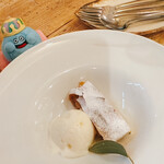 オステリア セルヴァジーナ - 紅玉リンゴと柚子のストゥルーデル