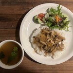 リーヴズ 北斗市本店 - 