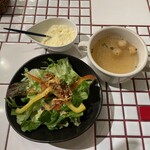 ラザニ屋 - サラダセット。バケットも選べる。