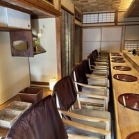 京味 もと井 - 内観　一階の人気のカウンター