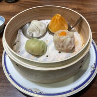 シーファン - 蒸し点心は、海老の翡翠餃子　焼売　小籠包　蟹小籠包　焼売はクワイが入り練り練り感がなくよかった　蟹小籠包は蟹風味感じませんでした