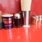 ラーメン二郎 - 卓上調味料