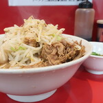 ラーメン二郎 - ラーメン半分＋青ネギショウガ半分崩