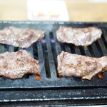 焼肉幸泉 - 半分くらいに縮みます